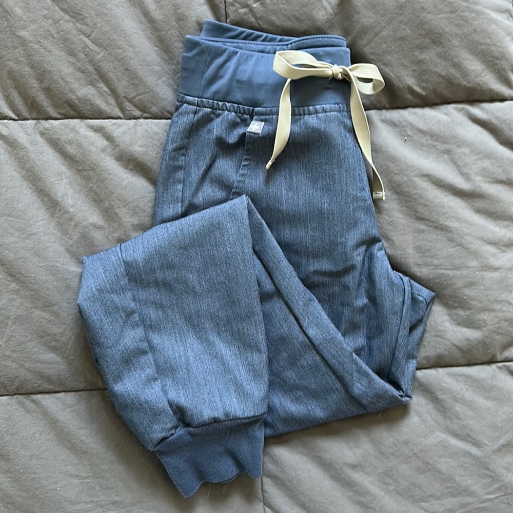 Figs Women's Zamora - Petite Jogger Scrub Pants